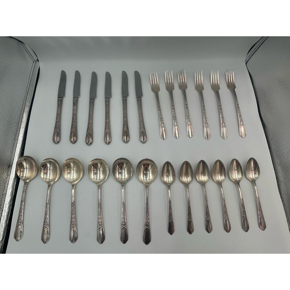 Vintage Oneida Ltd SL & GH Rogers Floral II 1938 Silverplate Flatware Set 24 Pc